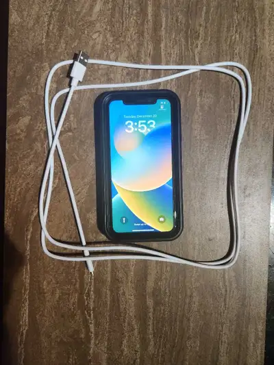 Iphone 11 in Mint Condition Unlocked Strong 88% Battery Health