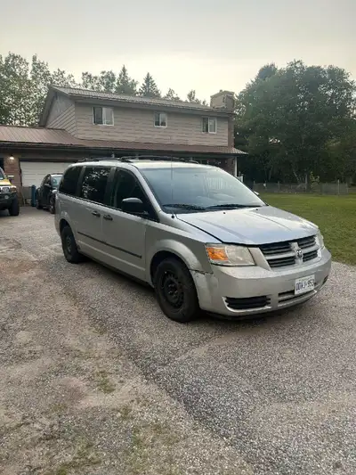 2009 Dodge Caravan (PARTS CAR) Needs Powerstearing Line Needs wiper motor Needs new front breaks Sum...