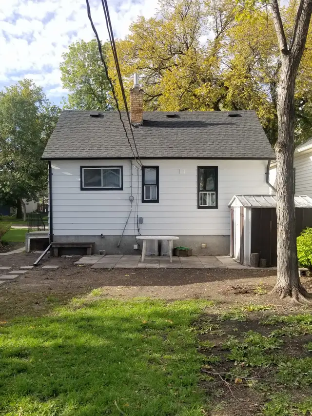 2 Bedroom house in Old St Vital in Long Term Rentals in Winnipeg - Image 10