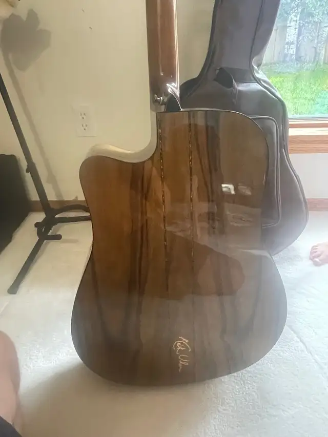 acoustic guitar in Guitars in Edmonton - Image 6