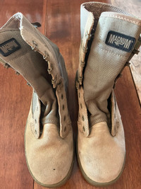 Magnum Desert walking boot size UK6L - US7L