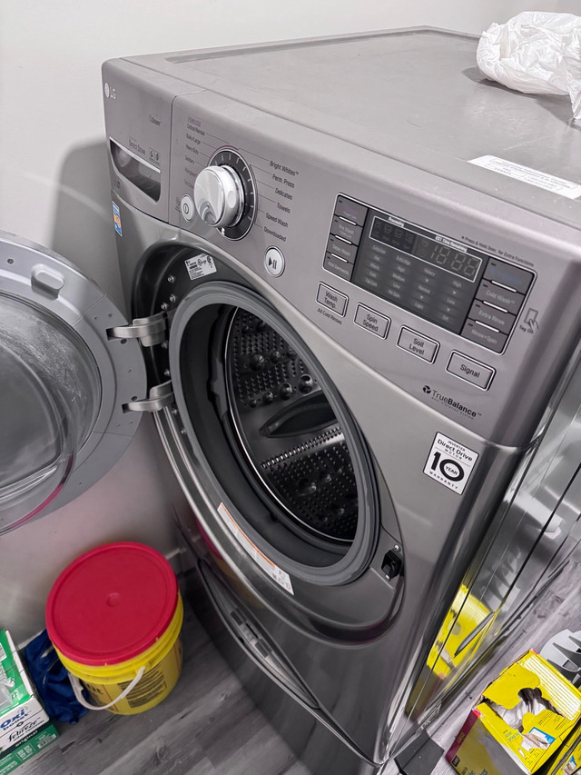 Washer and dryer with pedestal  in Washers & Dryers in Fort McMurray - Image 3