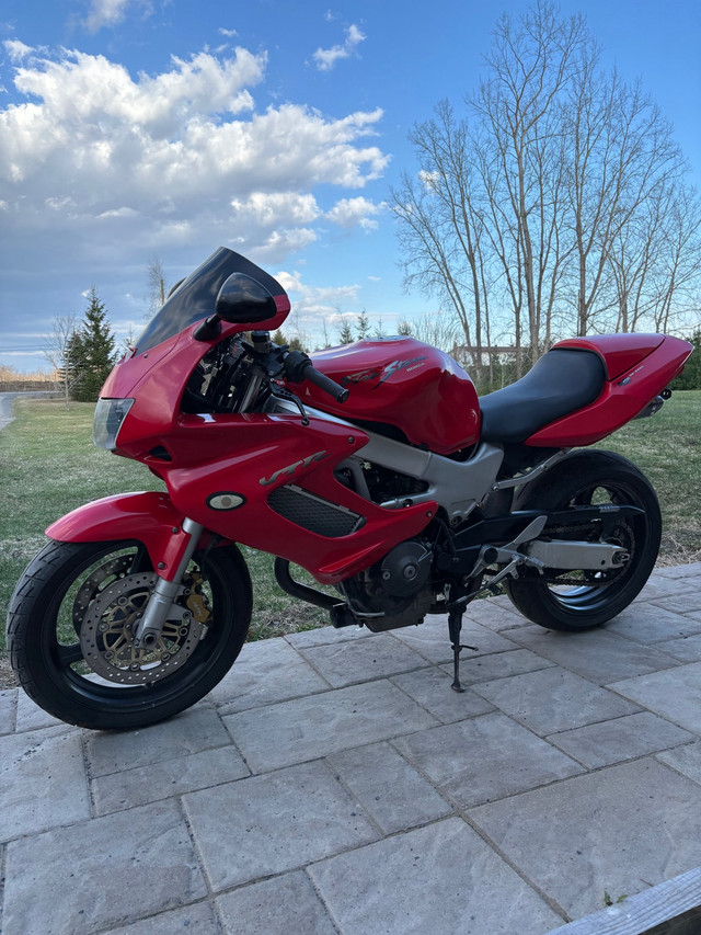 1998 Honda VTR1000 firestorm in Sport Touring in Ottawa - Image 3