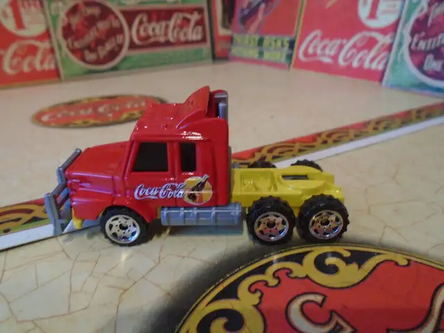 Camion à remorque coca-cola/ Coca-Cola trailer truck in Arts & Collectibles in Lévis - Image 4