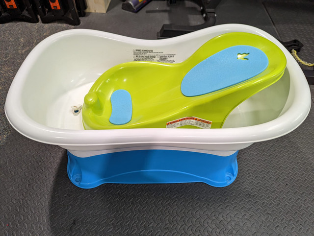 Baby Bath Tub with Insert and step stool in Bathing & Changing in Oshawa / Durham Region