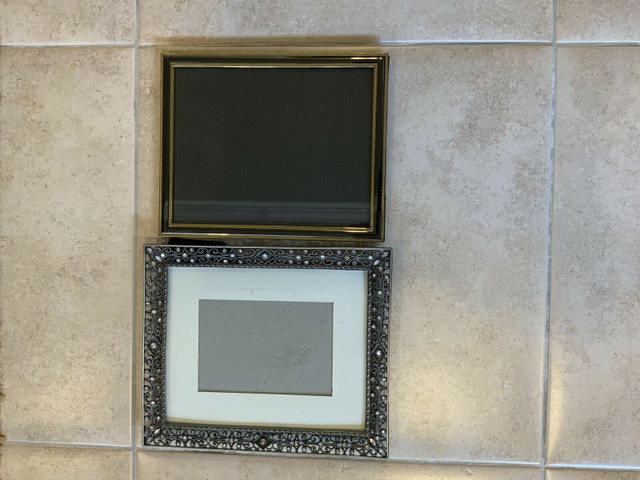 2 - 8 x 10 inch metal frames with glass in Home Décor & Accents in Ottawa