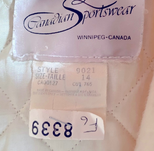 Vintage Cream Canadian Sportswear 100% Wool Coat in Women's - Tops & Outerwear in Whitehorse - Image 4