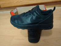 Kids Nike Shoes Sizes: 2 & 2 1/2 (GUC)