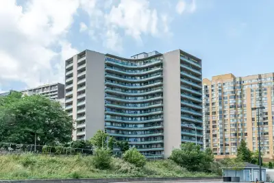 1 bed, 1 living room, 725 SFT, higher floor unit to rent. All inclusive (water, hydro, electricity)...