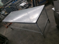 Table en acier inoxydable et basse en aluminium
