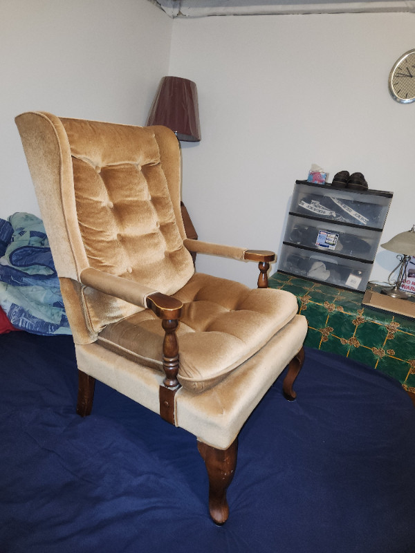 Chair comfy Chairs & Recliners Cornwall Kijiji