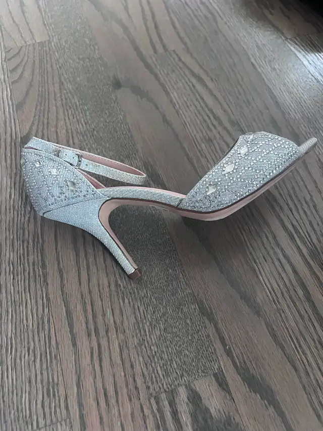 Sparkly studded gems high heels size 7.5 in Women's - Shoes in Calgary - Image 5