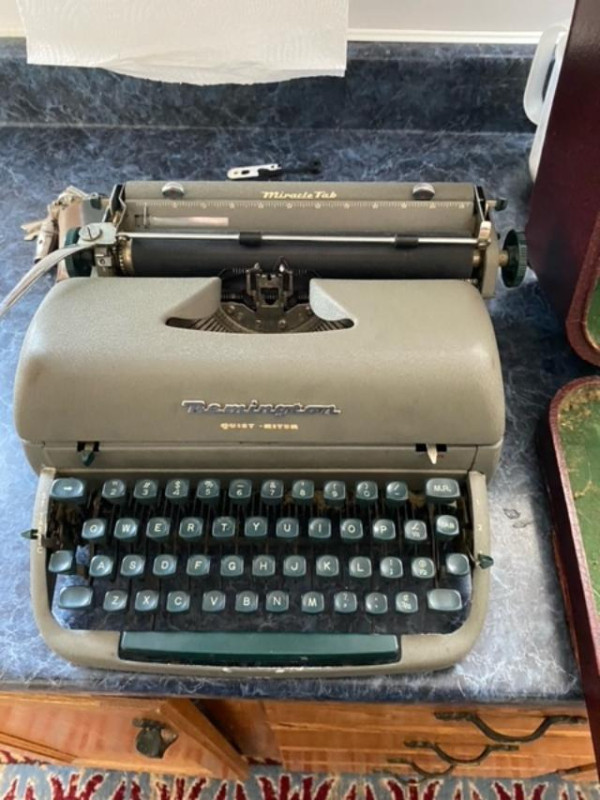 Vintage  Remington Typewriter in Arts & Collectibles in City of Halifax
