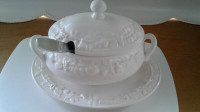 Oval glazed ceramic Soup tureen/lid/spoon - Made in Portugal