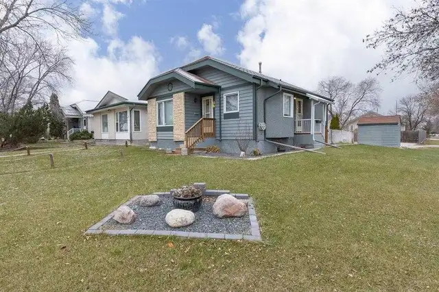 Executive 3-Bedroom Home for Rent – Prime River Park South