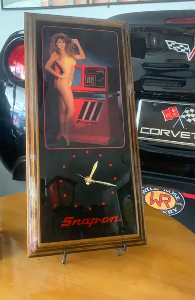Vintage SNAP ON Tool Advertising Pin Up Wall Clock bar sign mint beautiful vintage solid wood, lacqu...