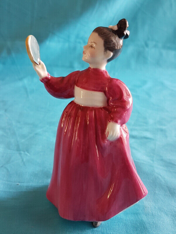 c1992 Royal Doulton figurine VANITY  HN2475 in Arts & Collectibles in Barrie - Image 2