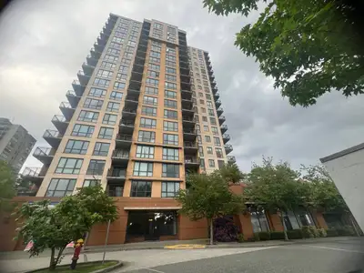 GREAT LOCATION, LOUGHEED SKYTRAIN