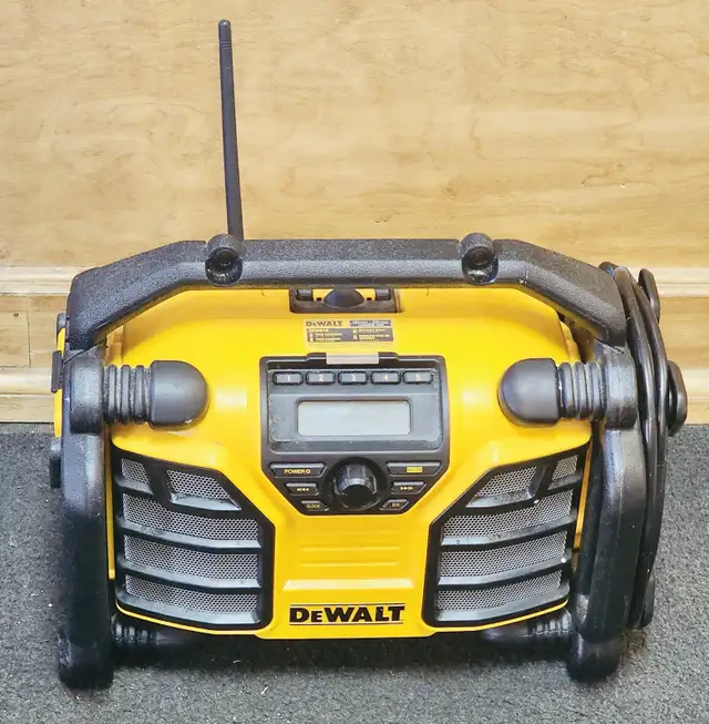 DEWALT Jobsite Radio Charger with a 20V battery included in Power Tools in Edmonton - Image 2
