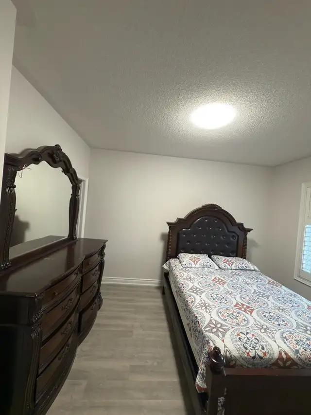 Room for rent ( female ) in Room Rentals & Roommates in Mississauga / Peel Region - Image 3