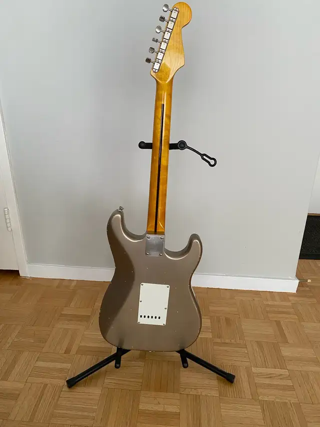 MJT Strat Mark Jenny Nitro Relics LEFTY in Guitars in City of Montréal - Image 3
