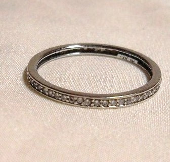 14k white gold eternity wedding ring - Size 9 (Cannot be sized) in Jewellery & Watches in Bedford - Image 2