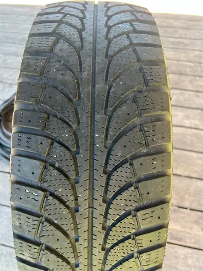 4 Pneus d'hiver GT Radial Champiro IcePro SUV de taille 225/65 R17.