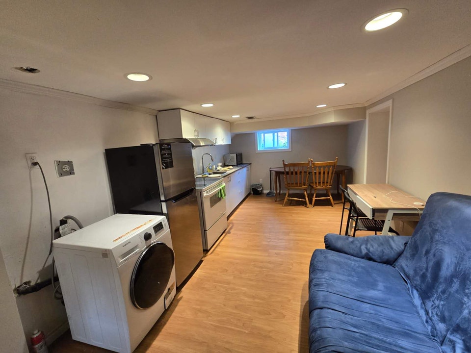 Furnished 1 Bedroom Apt Yonge/Sheppard Nov/ Oct to End of April 2