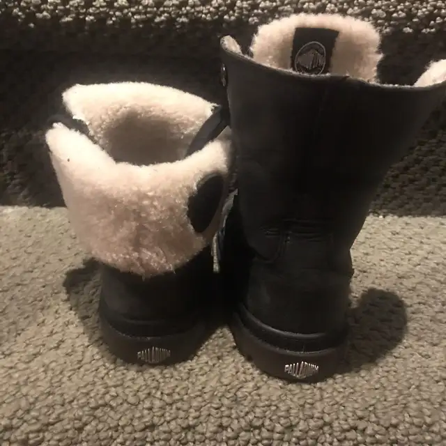 PALLADIUM Boots Child sz 10 in Clothing - 4T in City of Toronto - Image 4