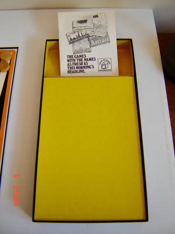 Vintage 1973 Backgammon Board Game - Waddingtons House of Games in Arts & Collectibles in City of Toronto - Image 5