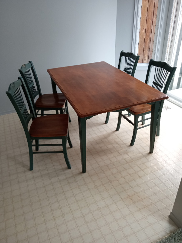 Dinette table solid wood in Dining Tables & Sets in Kitchener / Waterloo