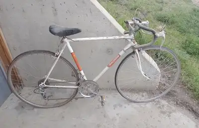 Antique Vintage Raleigh 10 Speed Road Bike.  Complete bike., View more