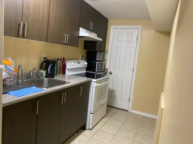 Furnished Room for Female  in Room Rentals & Roommates in City of Toronto - Image 10