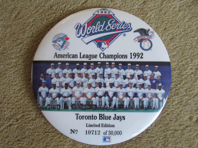 Vintage Toronto Blue Jays Set in Arts & Collectibles in Oshawa / Durham Region - Image 4