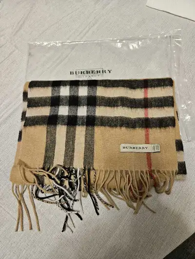 Burberry authentic scarf 100 % cashmere, made in Scotland, negot, View more
