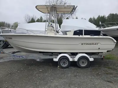 - 2003 , 20 pieds, - moteur 195HP Mercury 4.3 MPI - 2 down riggers électriques - plusieurs compartim...