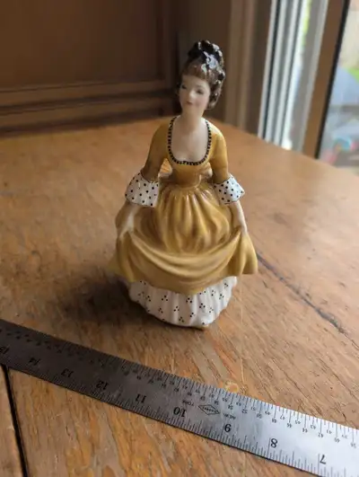 Royal Doulton Figurine coralie, View more