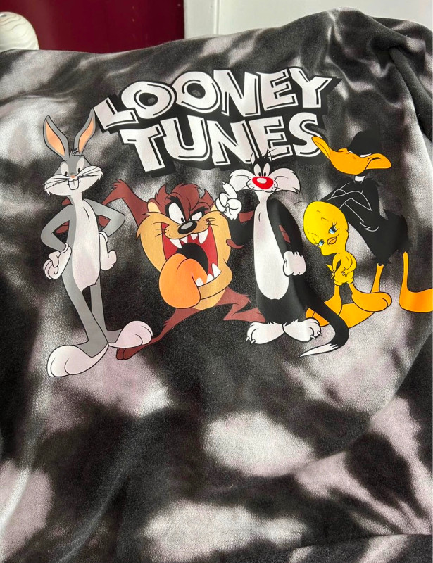 Plus size looney tunes outfit size 4xl in Women's - Tops & Outerwear in Cape Breton