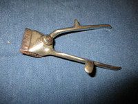 VINTAGE VOGUE BARBER'S HAIR CLIPPERS-1950/60S-COLLECTIBLE!