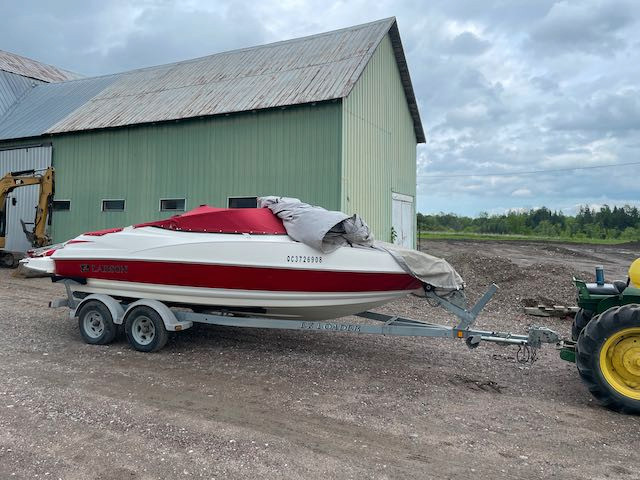 Larson Senza 186 V8 Bow rider in Powerboats & Motorboats in Gatineau