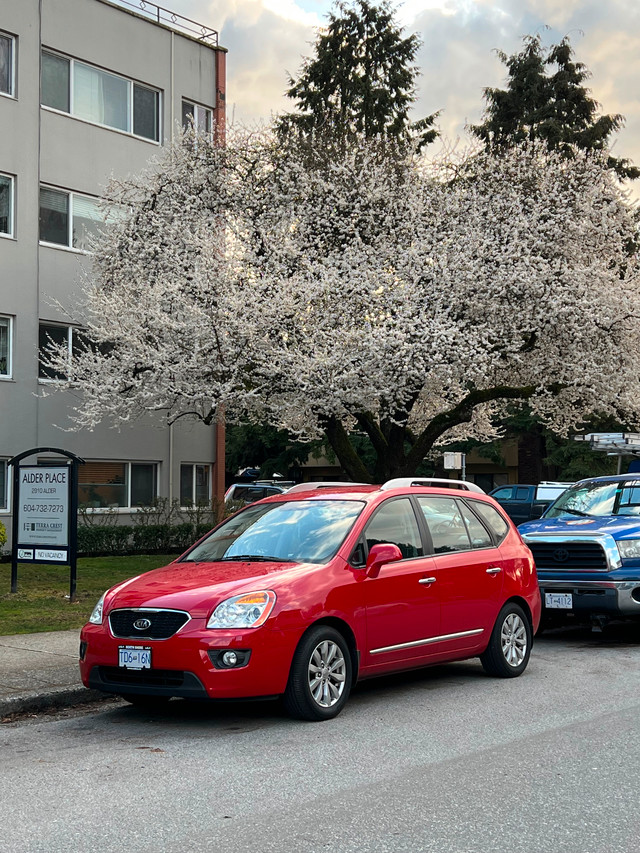 Kia Rondo 2012 | Clean Title | Perfectly Maintained in Cars & Trucks in Downtown-West End