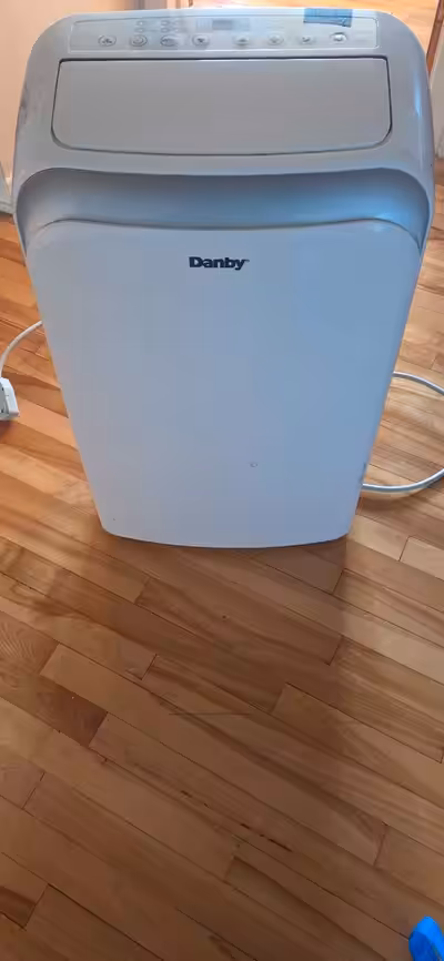 Climatiseur évolutif d’une capacité de 12 000 BTU, conçu pour rafraichir les pièces d’une surface al...