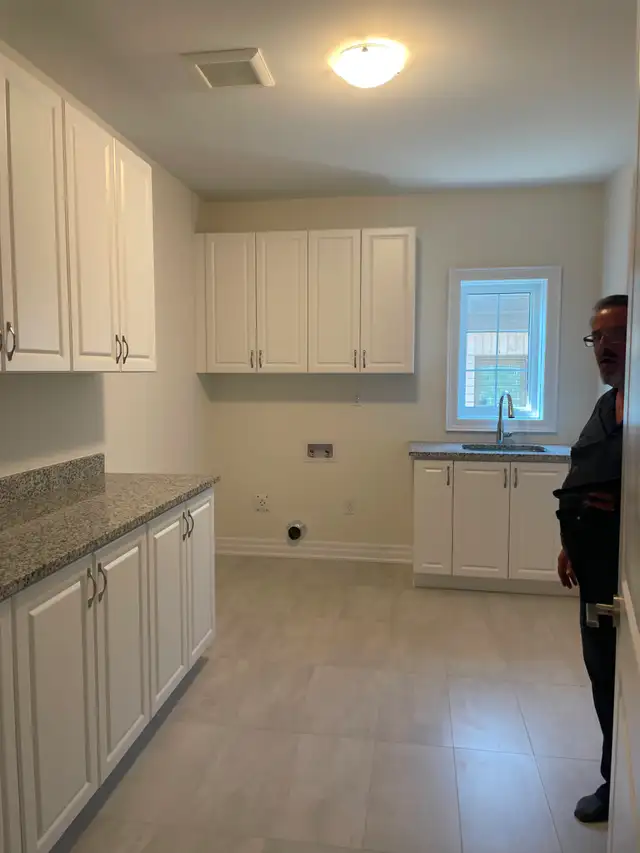 4200 S F, only 3-year-old, very good condition from Feb 1 in Long Term Rentals in Markham / York Region - Image 4