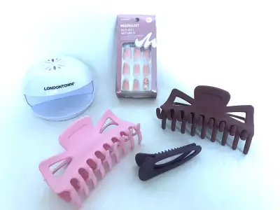 LONDONTOWN Fan Manicure Fake Nails Pearl Diamond Flat Claw Clips, View more