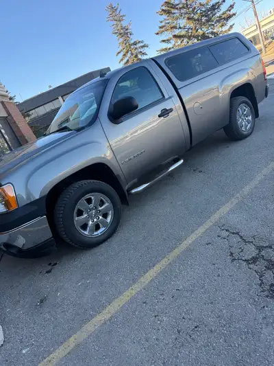 2009 GMC Reg Cab Longbox 2wd truck in excellent condition. Very low KM at 124856KM. Air conditioning...