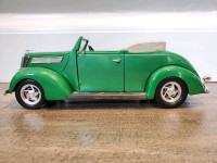 1:18 Diecast Road Legends 1937 Ford Convertible Green No Box