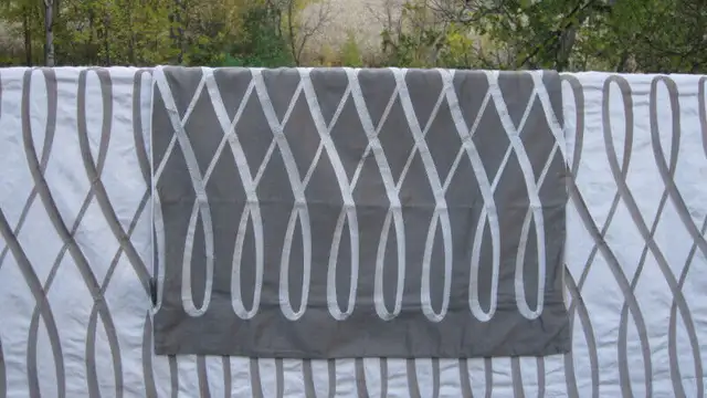 Gluckstein Home Reversible Queen Size Duvet Cover + Euro Pillow in Other in Markham / York Region - Image 6