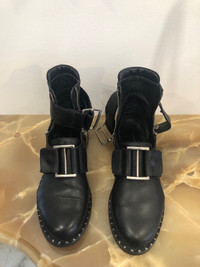 Souliers en cuir noir 6.5/ black leather shoes