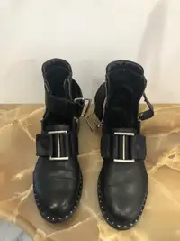 Souliers en cuir noir 6.5/ black leather shoes