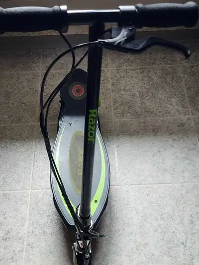 Electric   Scooter   excellent  condition.    Razor.    brand, View more
